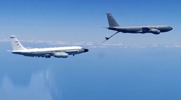 Clip: Ngoạn mục màn khóa chặt, 'đuổi đẹp' 3 máy bay Mỹ của Su-30 Nga