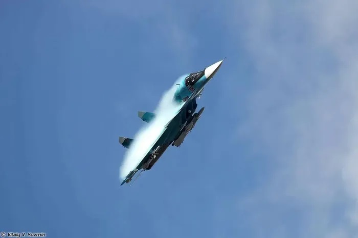 Vũ khí quân sự: Nga gia tăng sức mạch với loạt ''chim sắt'' Su-34 vừa ra lò