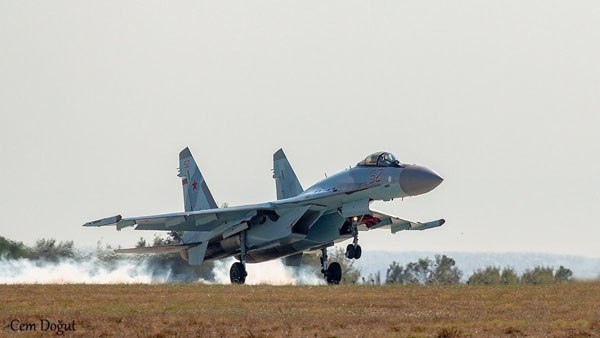 Tiêm kích Su-35 Nga xuất hiện tại sân bay Instanbul giữa căng thẳng Mỹ-Thổ về F-35