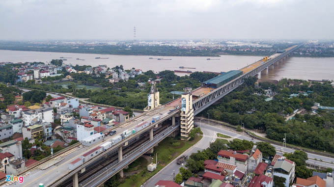 Hàn 1,5 triệu đinh neo lên mặt cầu Thăng Long
