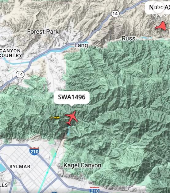 Thót tim khoảnh khắc máy bay Mỹ hạ độ cao khẩn cấp để tránh va chạm chiến đấu cơ