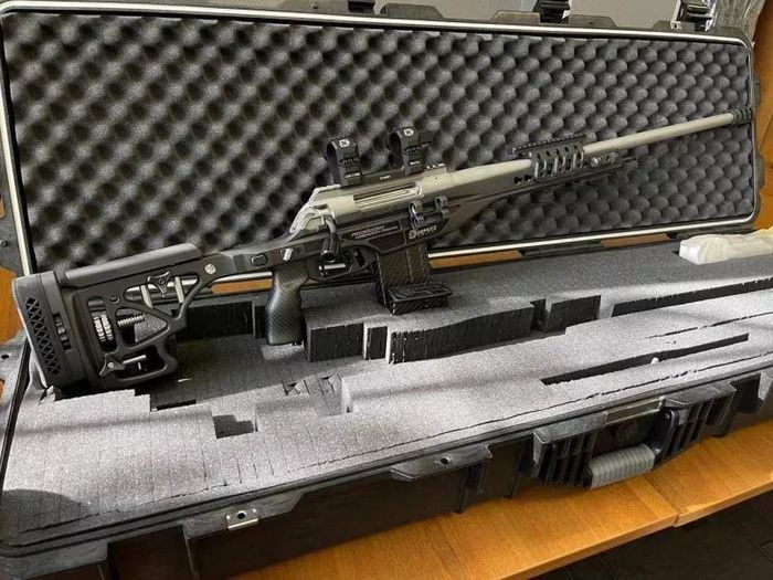 Lãnh đạo Chechnya giới thiệu súng trường bắn tỉa đặc biệt