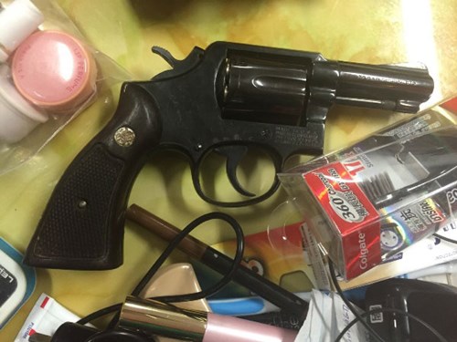 Phát hiện súng Colt trong hành lý khách đi máy bay