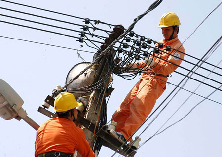 Liên tục kêu lỗ, năm 2012 EVN đã lãi nhờ tăng giá điện