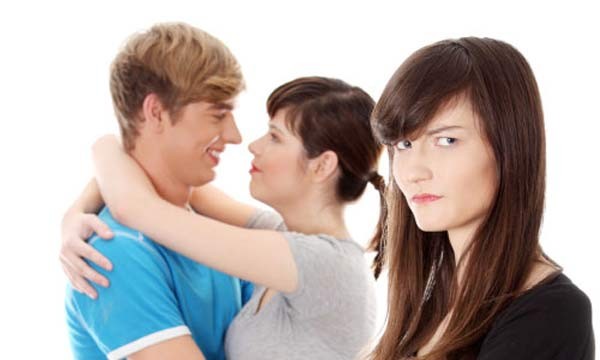 Dấu hiệu chàng của bạn đang yêu một cô gái khác