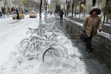 Mỹ: 13 người thiệt mạng vì bão tuyết, giá lạnh tới -35 độ C