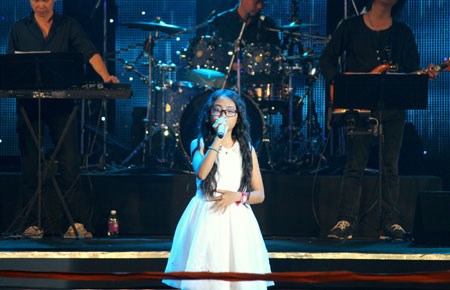 Phương Mỹ Chi thắng đúp ở Giải thưởng âm nhạc Zing 2013