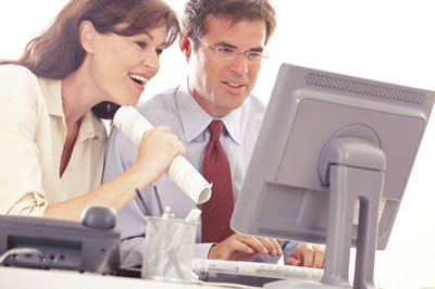 Khổ sở vì gặp phải nàng đồng nghiệp lẳng lơ