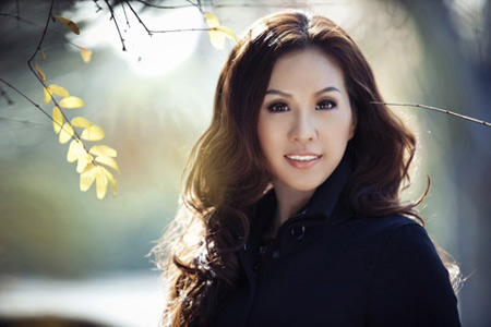 Tân Hoa hậu Quý bà Thu Hoài đã 36 tuổi nhưng trẻ như gái 20