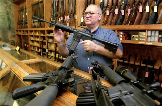 Xem cách người Mỹ cất giấu giữ súng trong nhà