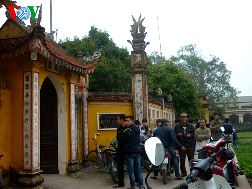 Rúng động vụ dỡ mái đình lấy gỗ sưa đem bán