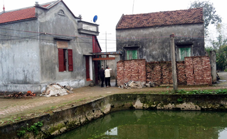 Hàng chục người trong một làng bỗng dưng phát điên