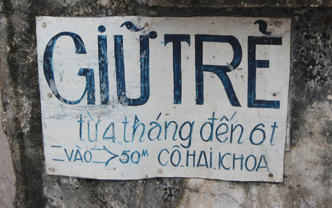 Tiến sĩ rởm tràn lan, trẻ em thiếu chỗ học đàng hoàng