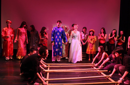 Giới trẻ Việt quảng bá văn hóa Việt trên đất Anh