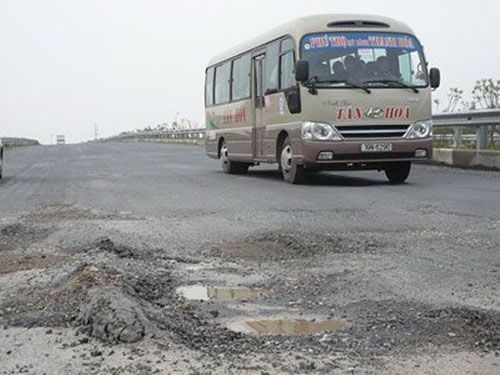 Đường ngàn tỉ đang lún