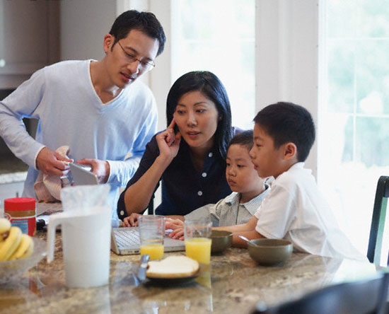 Khi vợ được vây quanh bởi… 3 người “đàn ông”