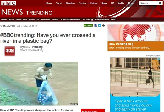 Học sinh chui túi nilon qua suối xôn xao trên báo nước ngoài