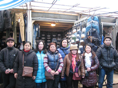 Người Việt tại chợ lẻ ở Kiev: 'Tối lửa tắt đèn' có nhau