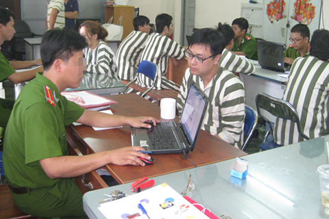 Ngăn chặn 11 người Trung Quốc lừa đảo công nghệ cao