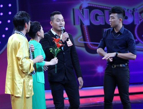Tiết lộ về chàng bán phở hát giọng nữ khiến Hoài Linh khóc