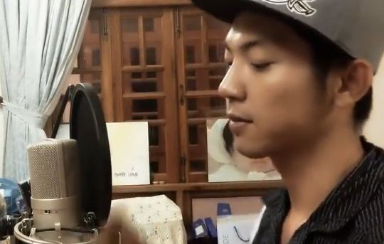 Chàng trai giả giọng 12 ca sĩ trở lại với liên khúc 10 thể loại nhạc