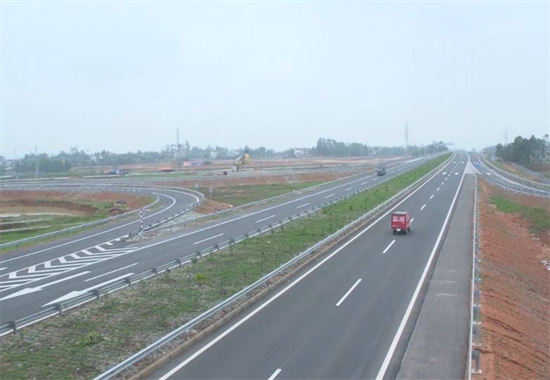 Đường cao tốc dài nhất Việt Nam nhìn từ trên cao