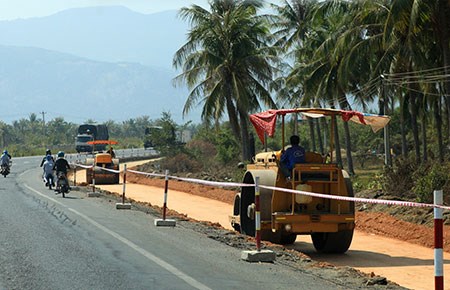 Có lợi ích cục bộ trong việc thu phí, lệ phí?
