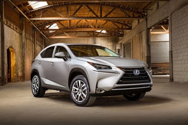 Lexus NX: Đối thủ mới của Mercedes GLK và BMW X3