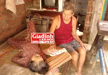 Chuyện người đàn bà hóa điên sau 15 năm tựa cửa chờ chồng phụ bạc