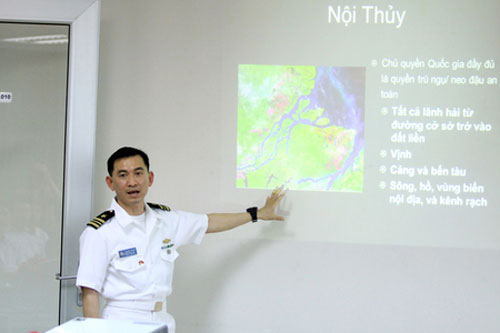 Những chàng trai Việt trên chiến hạm Mỹ