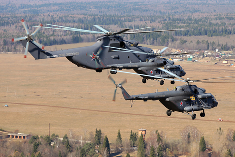 Trực thăng Nga chuẩn bị cho lễ diễu binh mừng ngày chiến thắng