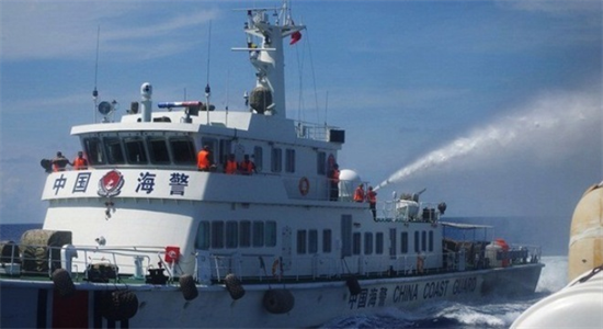 Thêm 3 kiểm ngư bị thương do tàu Trung Quốc xịt vòi rồng