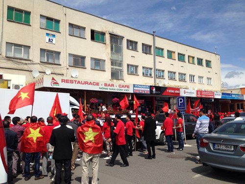 5.000 người Việt ở Czech tuần hành phản đối Trung Quốc