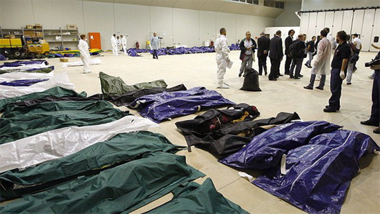 Tàu chở 400 người chìm trên Địa Trung Hải