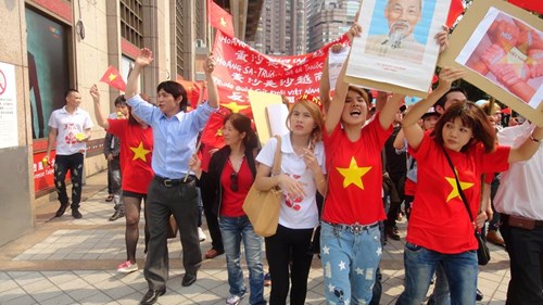 Khi đàn ông Đài Loan xuống đường ủng hộ quốc gia của vợ - Việt Nam