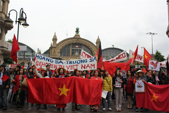 Xuống đường yêu nước và an ninh quốc gia