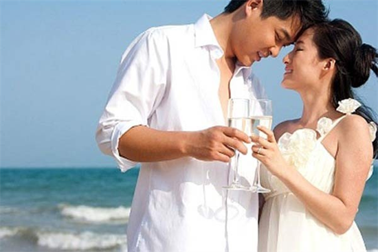 “Đàn ông coi ngực phụ nữ là… chiếu nghỉ”