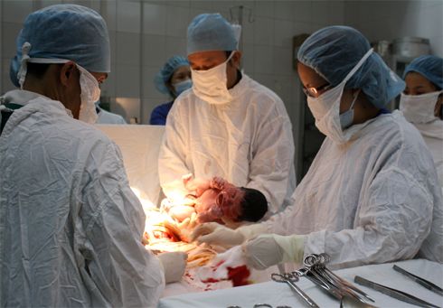 Những công dân đầu tiên chào đời năm 2013