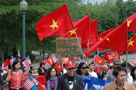 Làm người yêu nước văn minh và thông thái