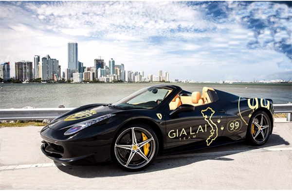 Dàn siêu xe Việt in bản đồ Hoàng Sa, Trường Sa trên đất Mỹ