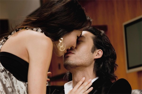 Tôi ngoại tình vì bên chồng vẫn thiếu cả tiền lẫn tình