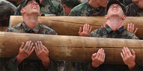 Muốn thay đổi thế giới, hãy bắt đầu bằng việc gấp dọn giường!