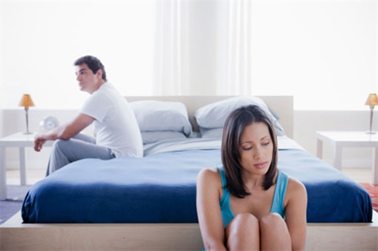 Ân hận vì đã kéo cả con gái đến chứng kiến chồng ngoại tình