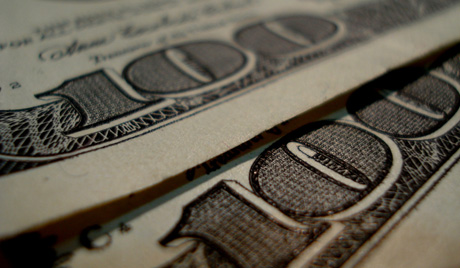 Nguyên bộ trưởng tài chính Iran bị giữ tại sân bay Dusseldorf với tấm séc trị giá 70 triệu USD