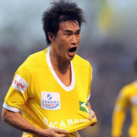 Công Vinh “lên đồng” vì con gái