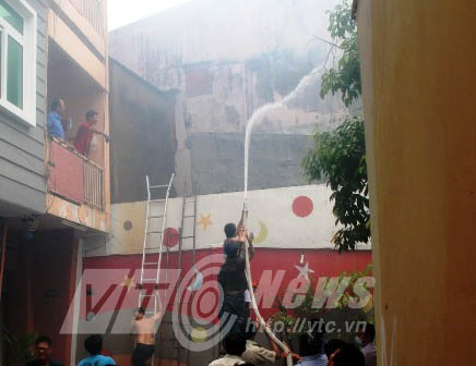 Cháy dữ dội giữa Sài Gòn, khu dân cư hoảng loạn