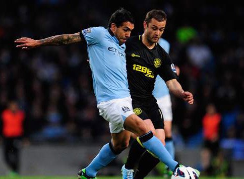 Tevez giúp Man City rút ngắn cách biệt với M.U