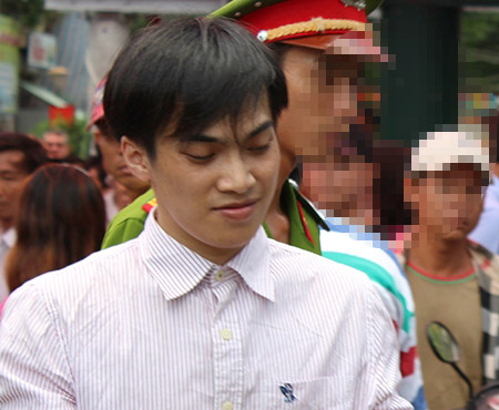 Lạnh người: kẻ giết chồng đồng nghiệp nhởn nhơ cười khi nhận án