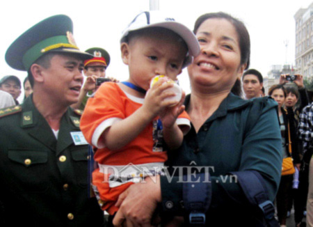 Giải cứu 10 bé trai “đẹp như thiên thần” bị bán sang Trung Quốc