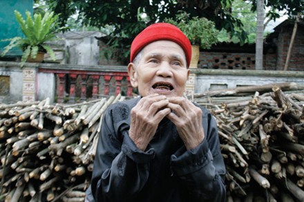 Ông lão 90 tuổi mọc lại cả hàm răng